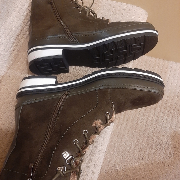 Winter Boots - Picture 5 of 11